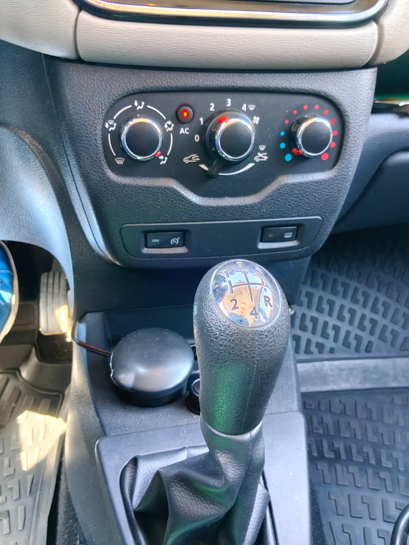 Dacia Lodgy, снимка 11 - Автомобили и джипове - 56116550