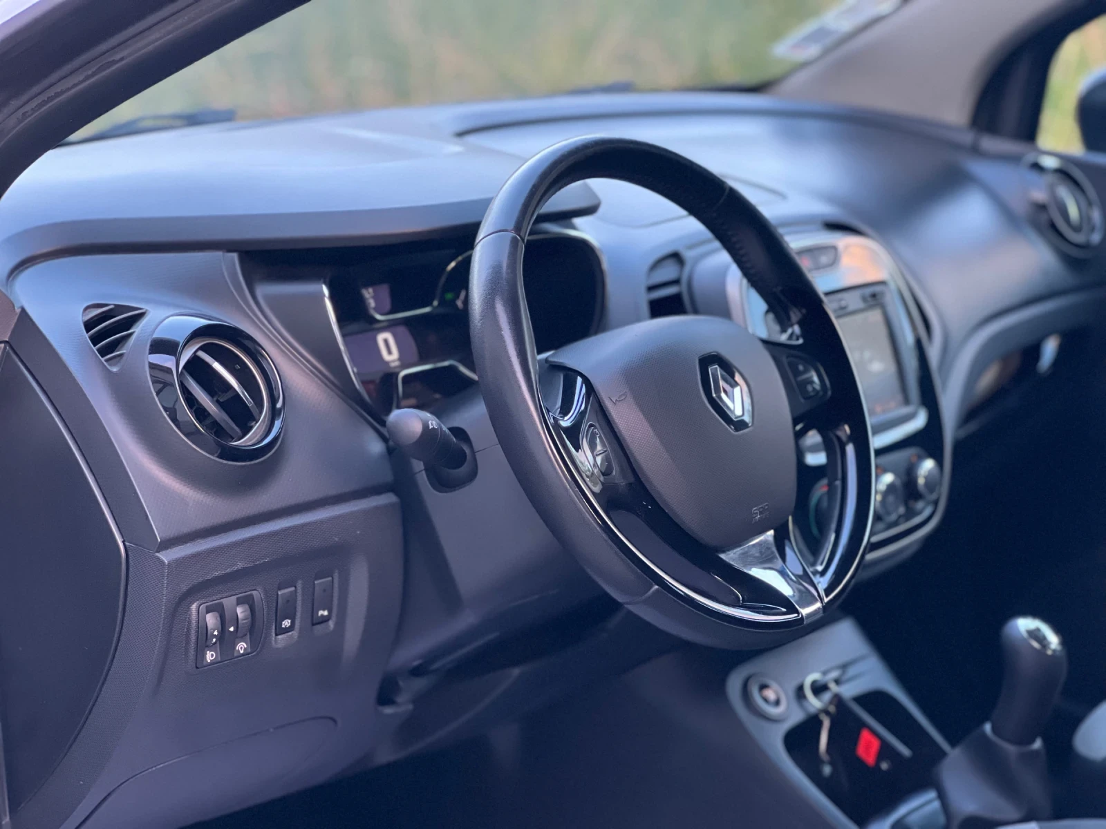 Renault Captur KEYLESS NAVI , снимка 7 - Автомобили и джипове - 56549162