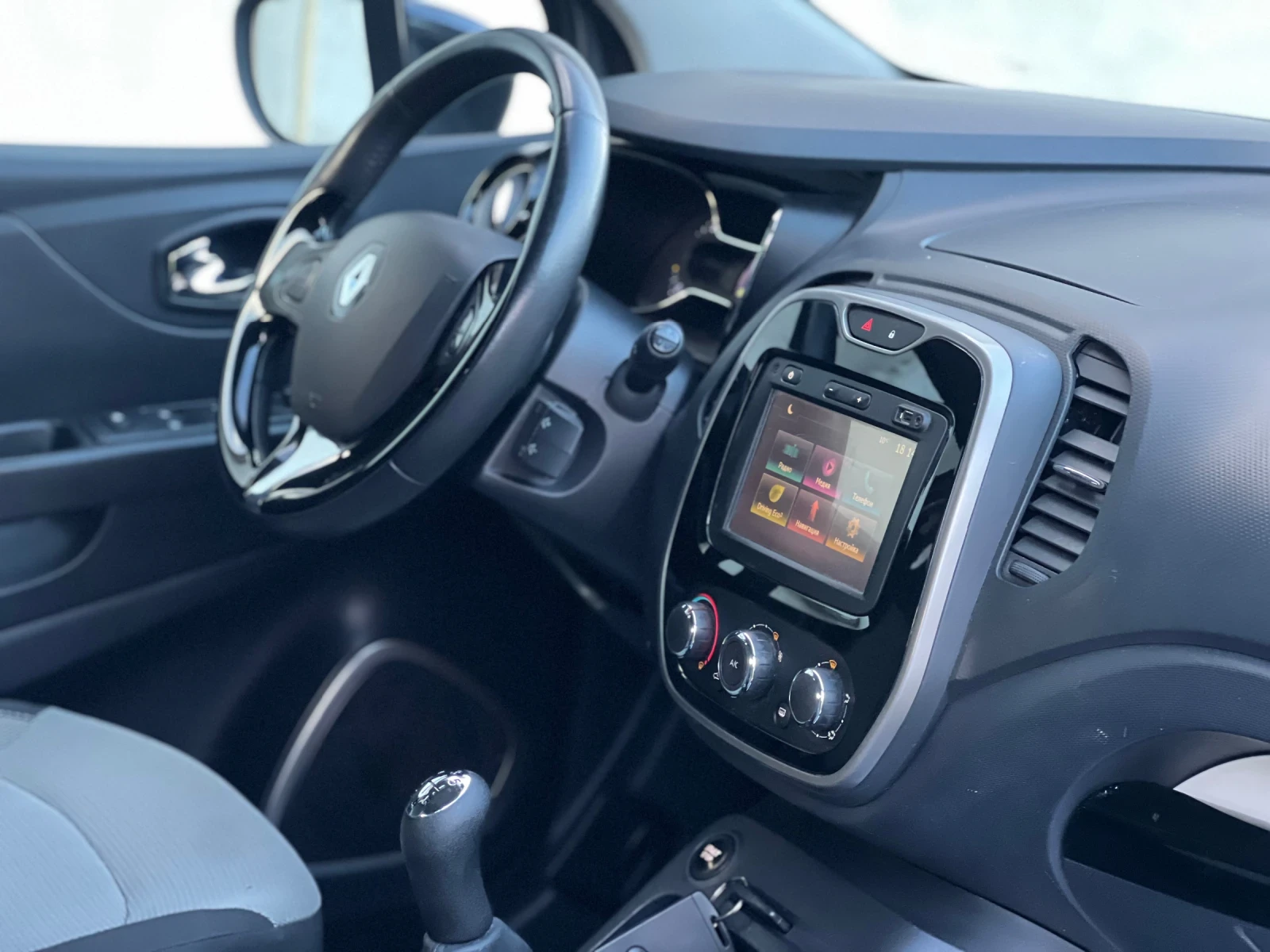 Renault Captur KEYLESS NAVI , снимка 10 - Автомобили и джипове - 56549162