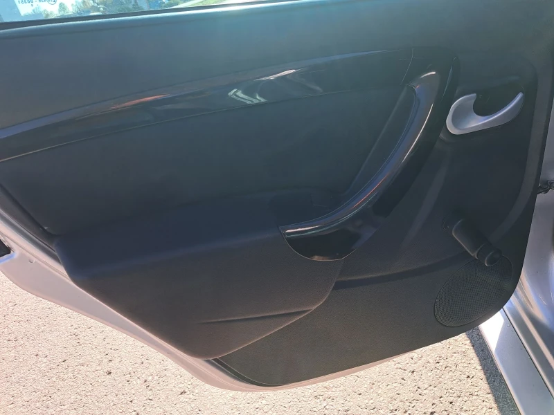 Dacia Duster 1.6i-, снимка 5 - Автомобили и джипове - 52551918