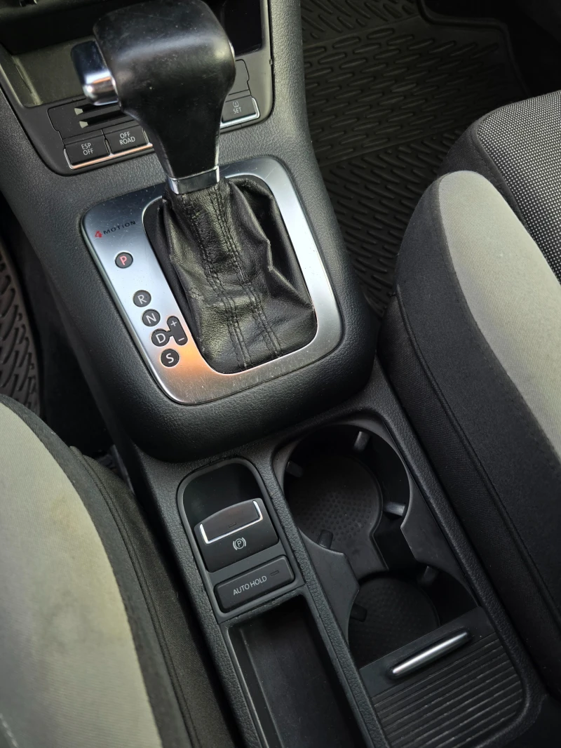 VW Tiguan 2.0 TDI 140 к.с. 4х4 автоматик, снимка 13 - Автомобили и джипове - 53136002
