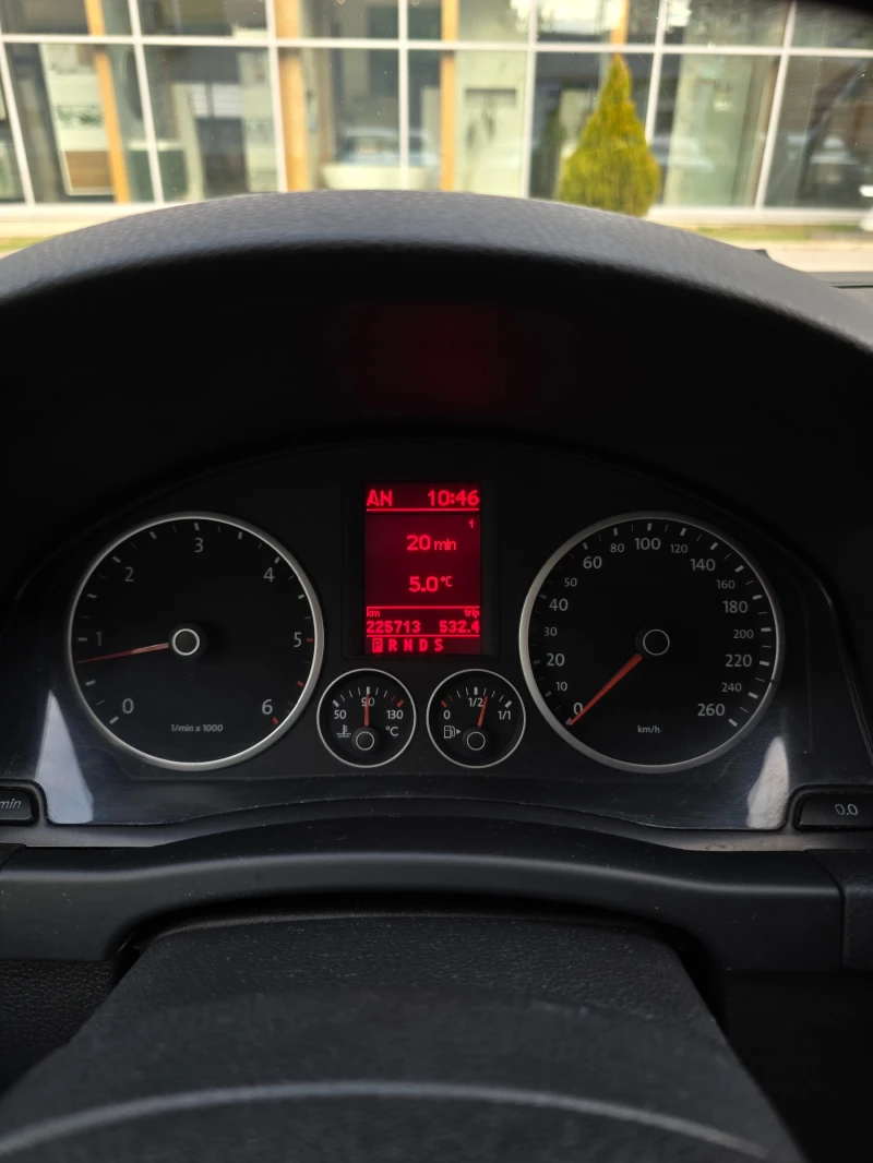 VW Tiguan 2.0 TDI 140 к.с. 4х4 автоматик, снимка 11 - Автомобили и джипове - 53136002