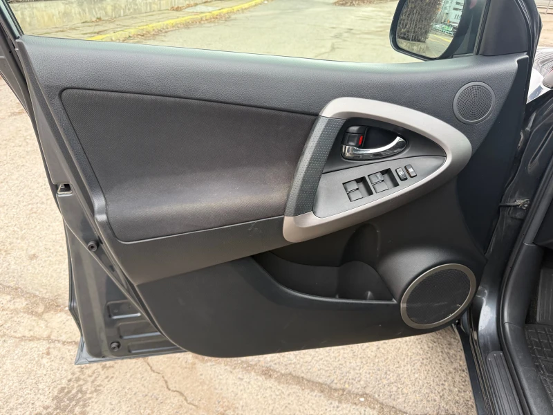 Toyota Rav4 2.2 D-CAT, снимка 10 - Автомобили и джипове - 53418953