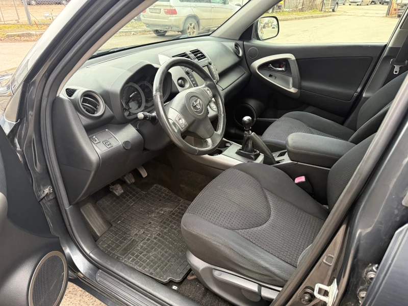 Toyota Rav4 2.2 D-CAT, снимка 9 - Автомобили и джипове - 53418953
