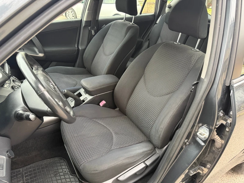 Toyota Rav4 2.2 D-CAT, снимка 11 - Автомобили и джипове - 53418953