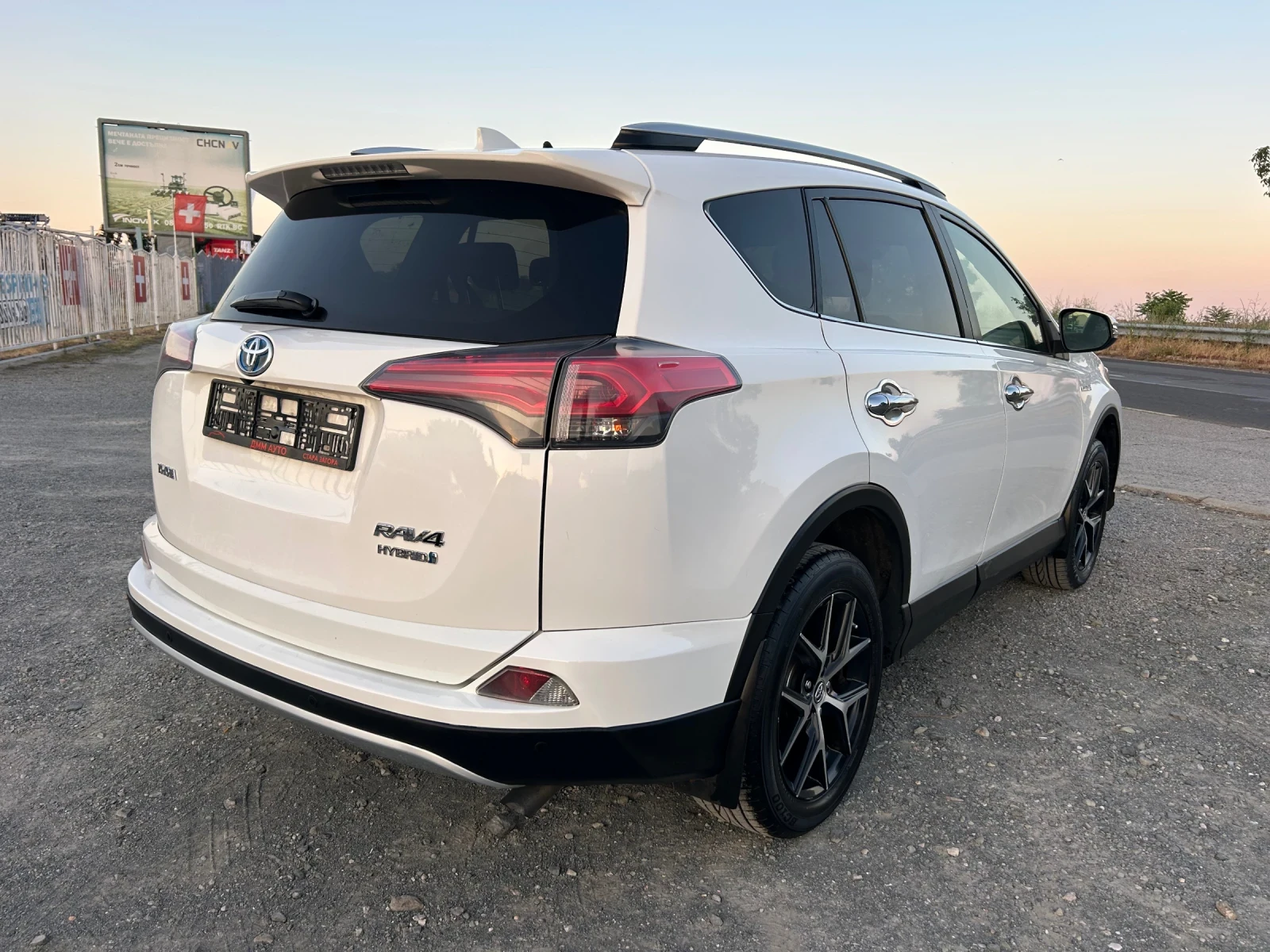 Toyota Rav4 2.5 HYBRID / 4X4 / КАМЕРА / ТРИ КЛЮЧА / ЕВРО6+  - изображение 5