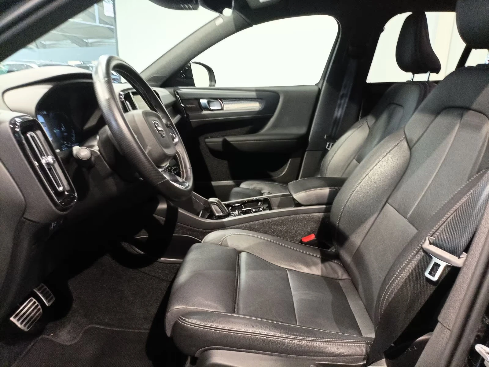 Volvo XC40 T5/R-DESIGN/262HP/PHEV/LED/NAVI/360/H&K/AMBI/621f - изображение 6