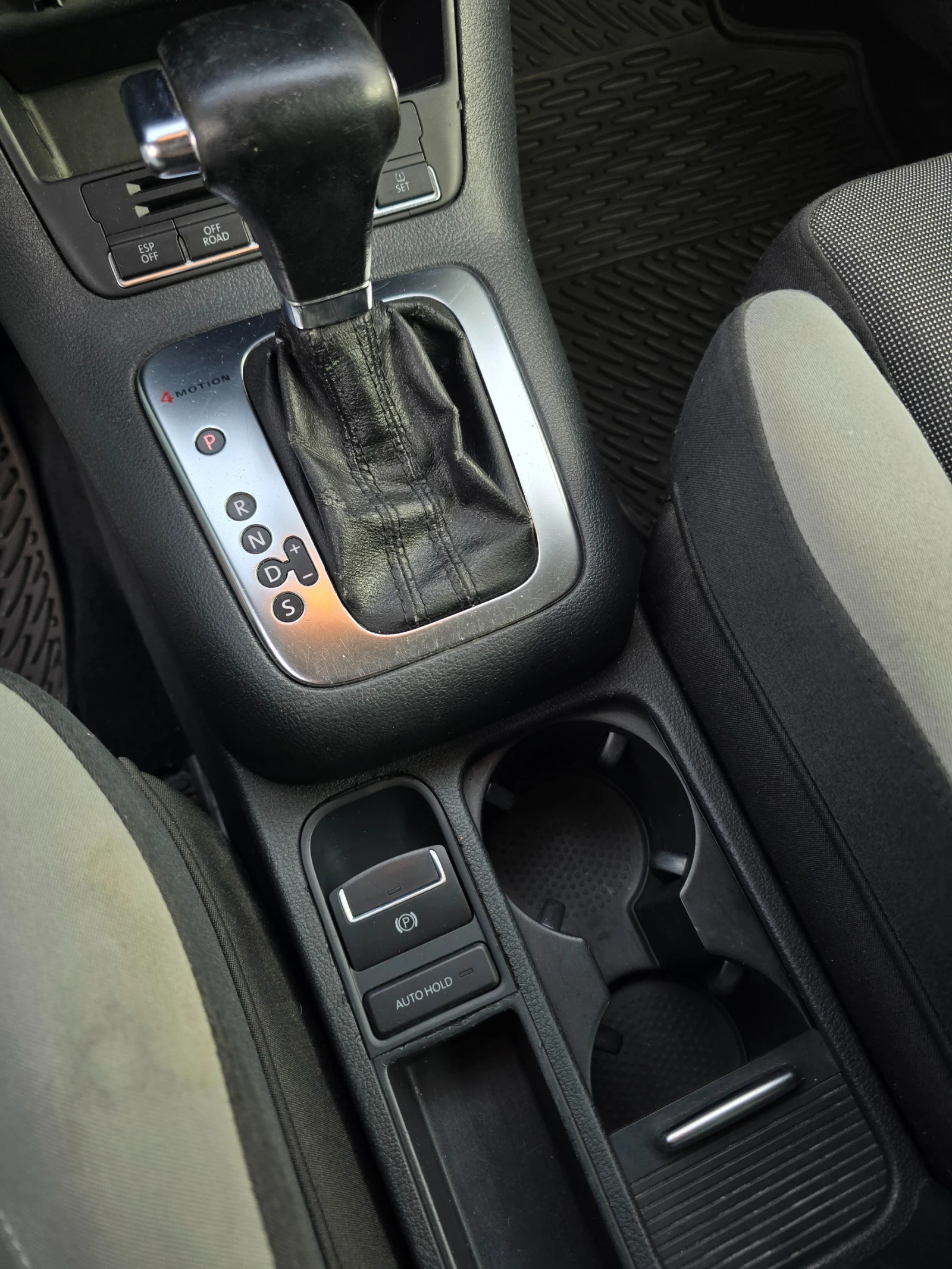 VW Tiguan 2.0 TDI 140 к.с. 4х4 автоматик, снимка 13 - Автомобили и джипове - 53625301