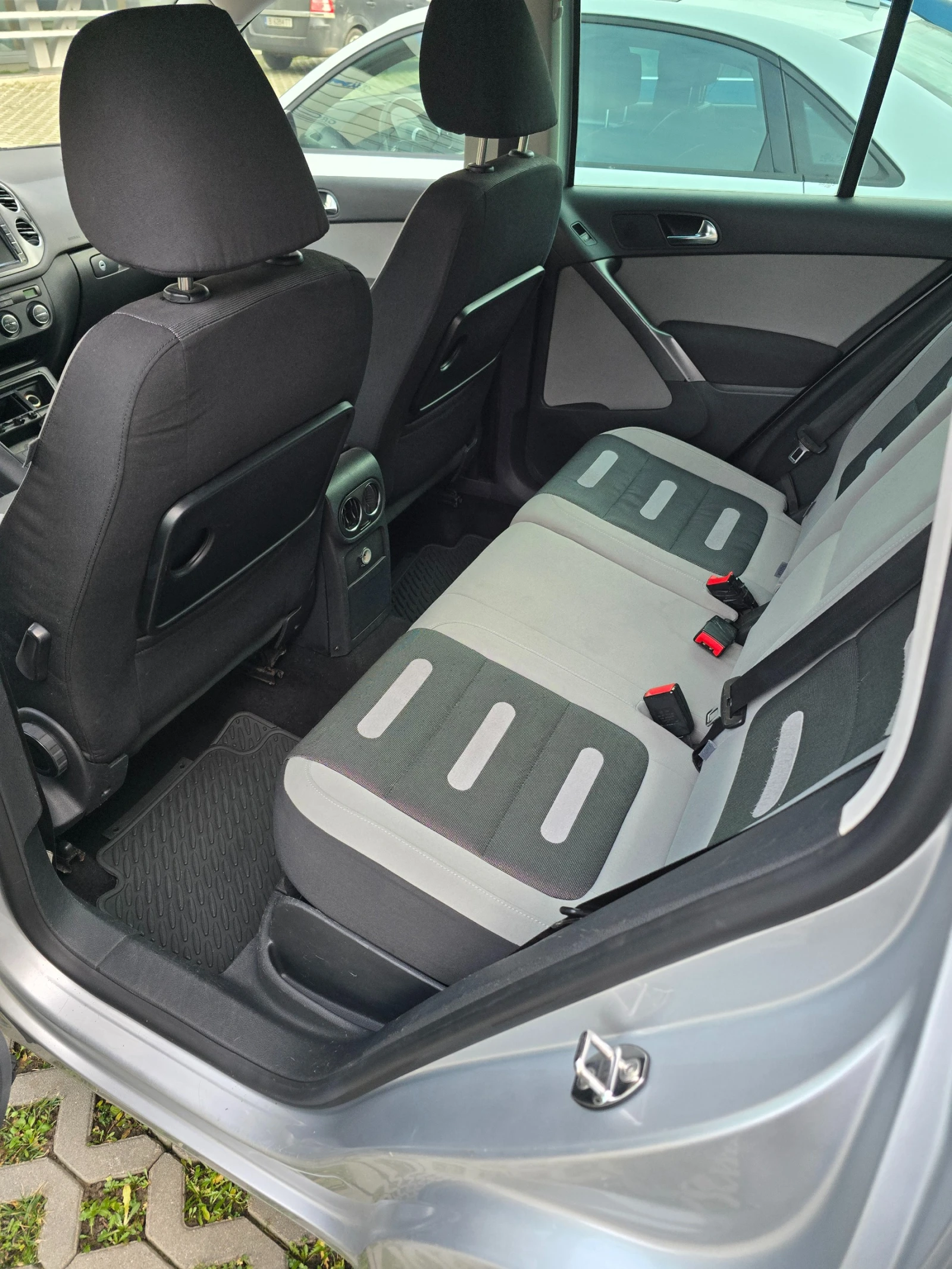 VW Tiguan 2.0 TDI 140 к.с. 4х4 автоматик, снимка 14 - Автомобили и джипове - 53625301