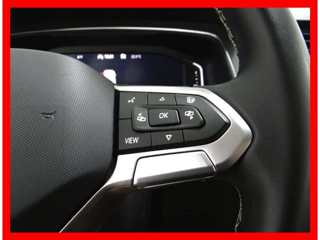 VW Tiguan * 4MOTION COMFORTLINE * LEATHER/BACKUP CAM/CARPLAY, снимка 16 - Автомобили и джипове - 54057859