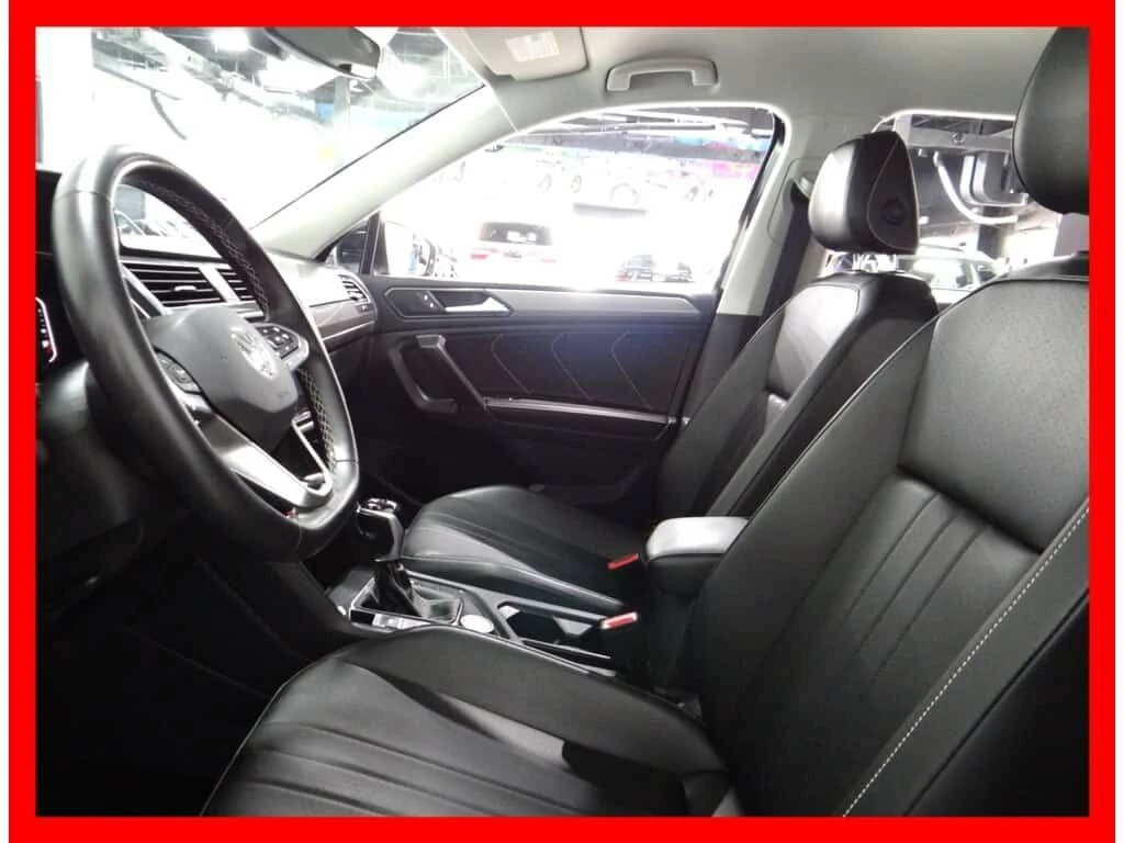 VW Tiguan * 4MOTION COMFORTLINE * LEATHER/BACKUP CAM/CARPLAY, снимка 8 - Автомобили и джипове - 54057859