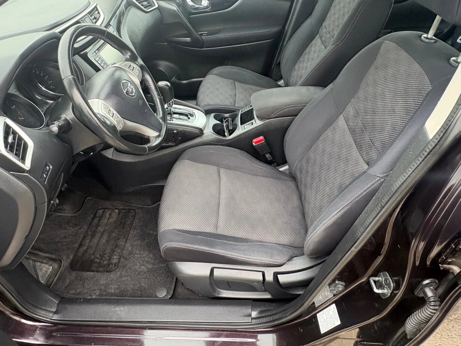 Nissan Qashqai, снимка 14 - Автомобили и джипове - 54556285