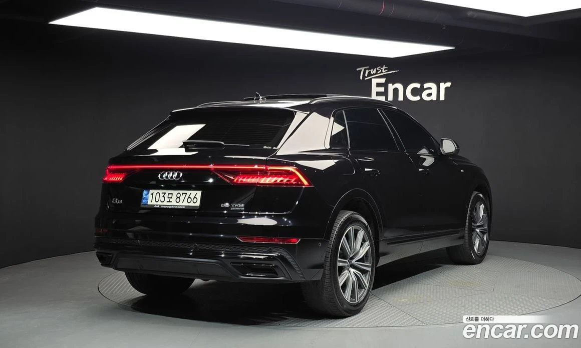 Audi Q8 55 TFSI Quattro Premium, снимка 2 - Автомобили и джипове - 55676698