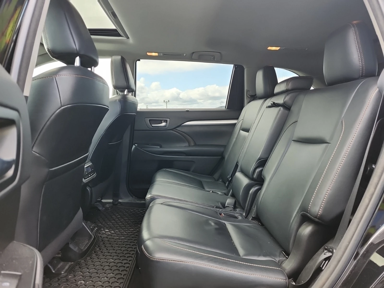 Toyota Highlander XLE * AWD * CARFAX * , снимка 10 - Автомобили и джипове - 56025508
