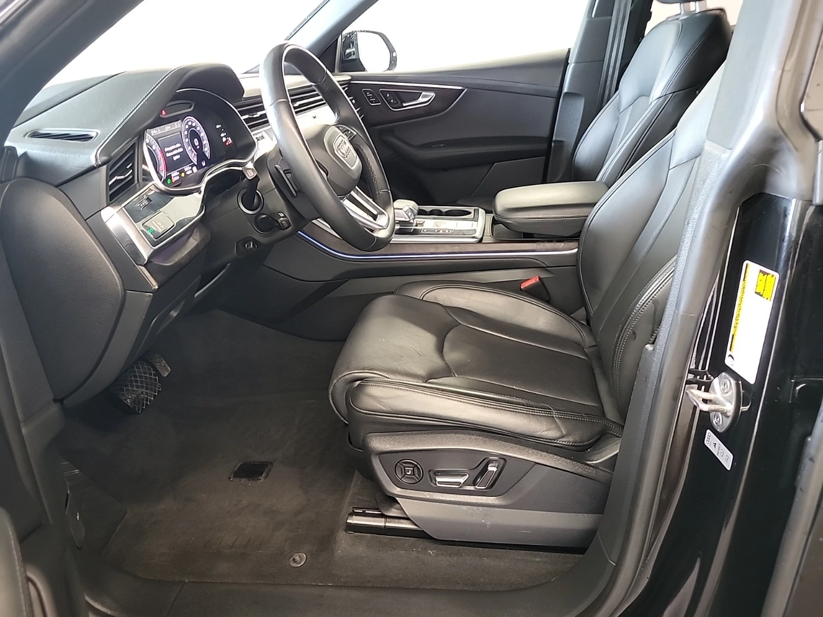 Audi Q8 TECHNIK / АВТОКРЕДИТ, снимка 5 - Автомобили и джипове - 56124440