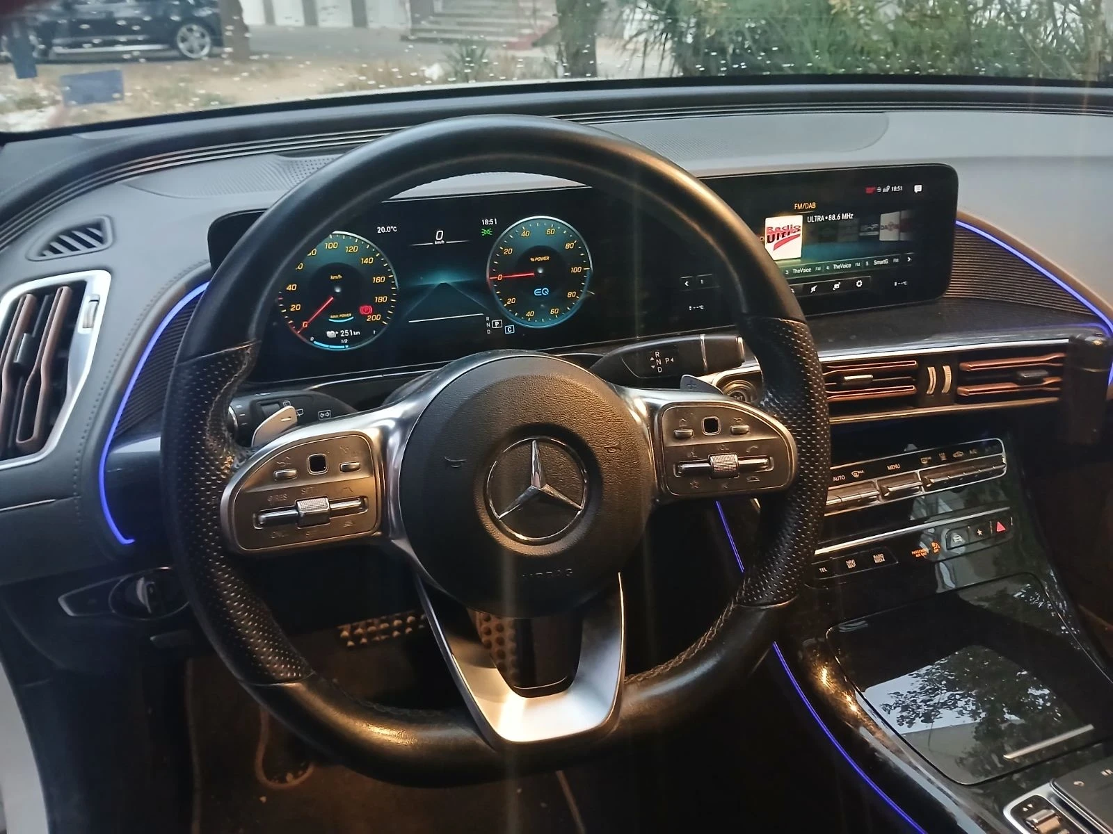 Mercedes-Benz EQC, снимка 8 - Автомобили и джипове - 56201418