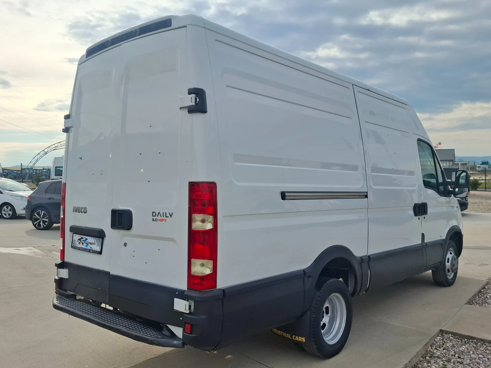 Iveco Daily 35c18/Клима/До3.5т, снимка 3 - Бусове и автобуси - 54262438