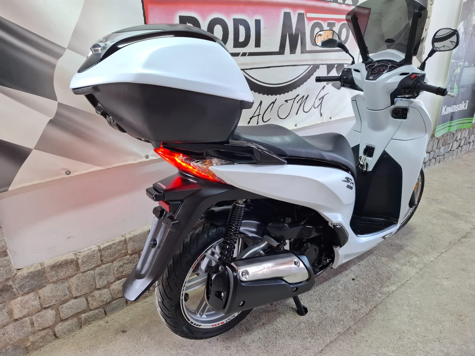 Honda Sh 300i Full Led / ABS * * * , снимка 15 - Мотоциклети и мототехника - 54091093