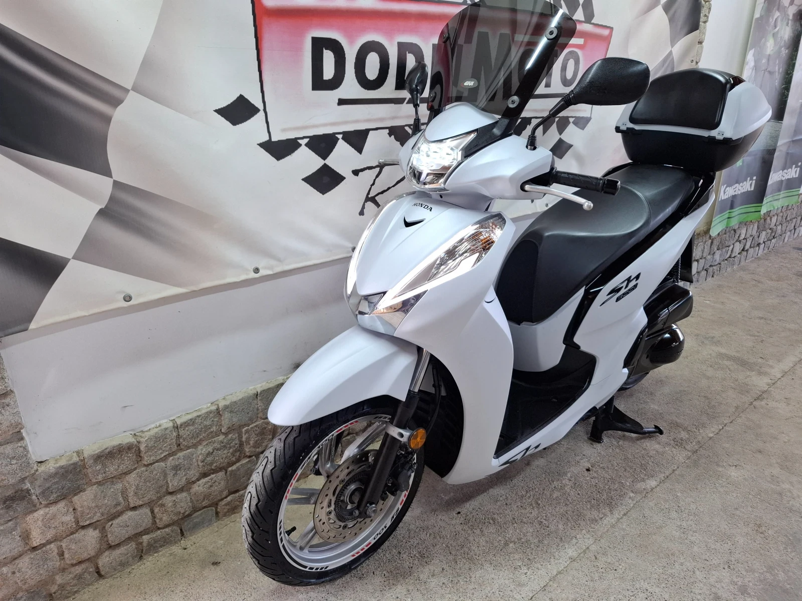 Honda Sh 300i Full Led / ABS * * * , снимка 17 - Мотоциклети и мототехника - 54091093