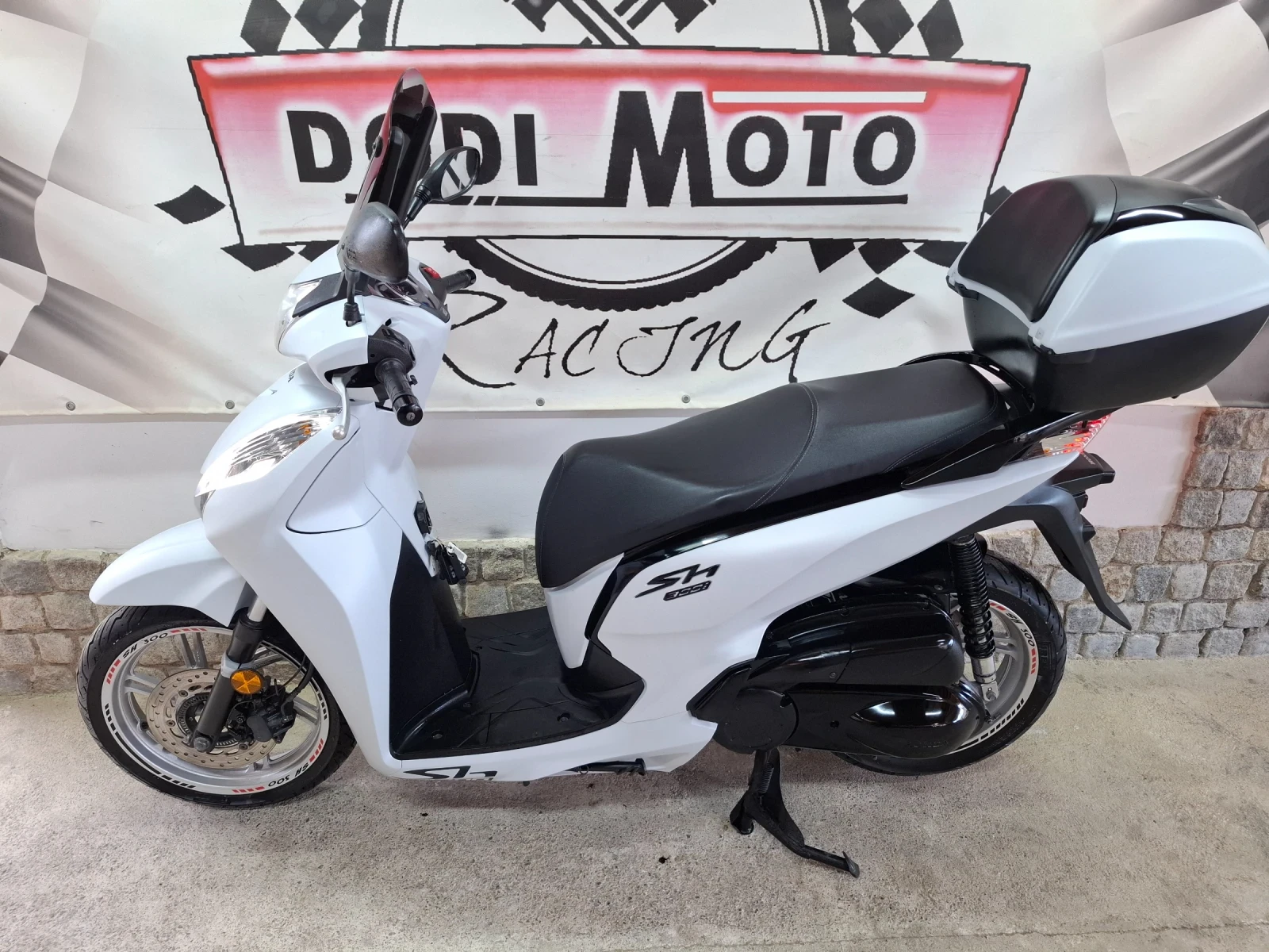 Honda Sh 300i Full Led / ABS * * * , снимка 10 - Мотоциклети и мототехника - 54091093