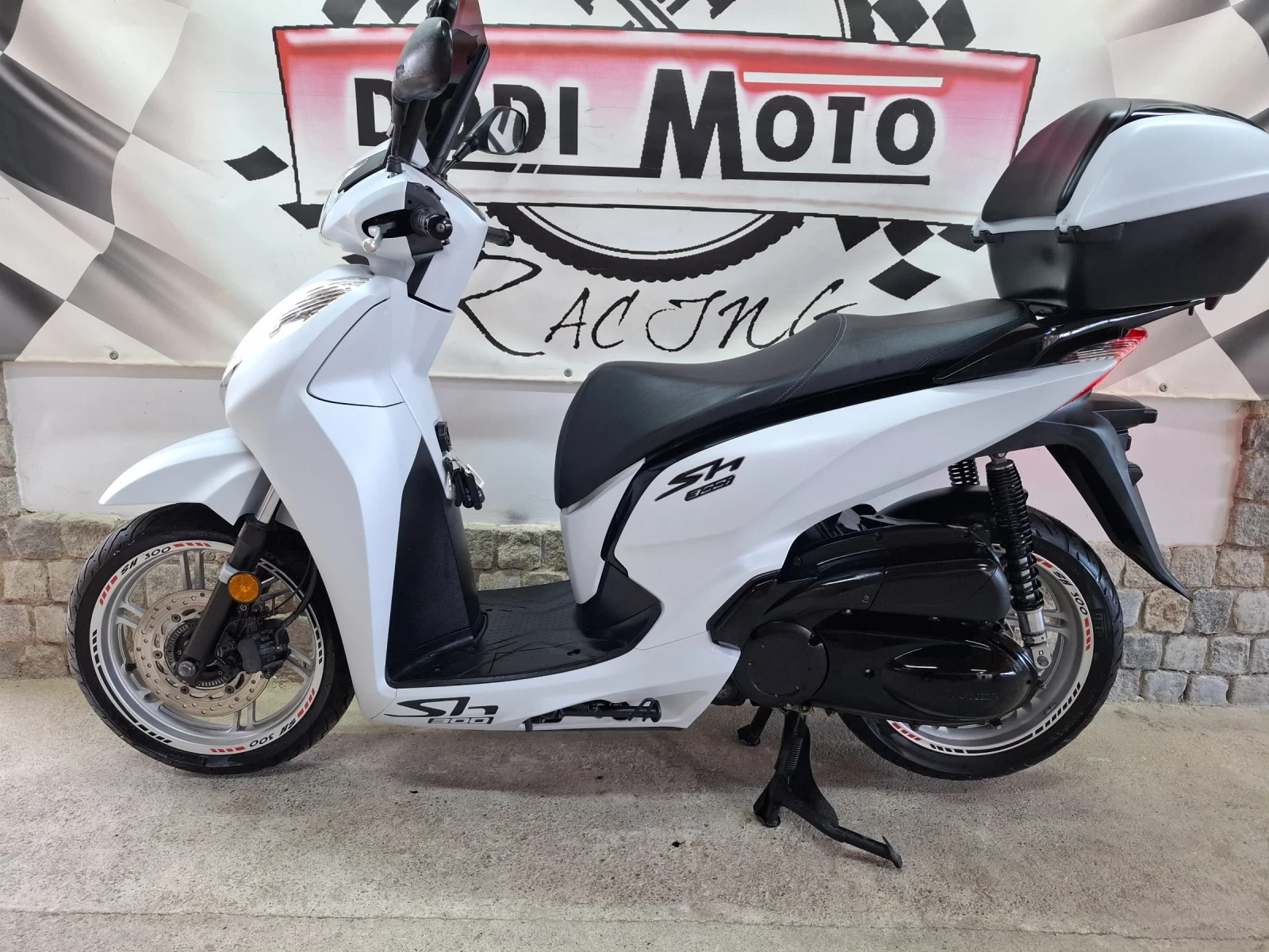 Honda Sh 300i Full Led / ABS * * * , снимка 3 - Мотоциклети и мототехника - 54091093