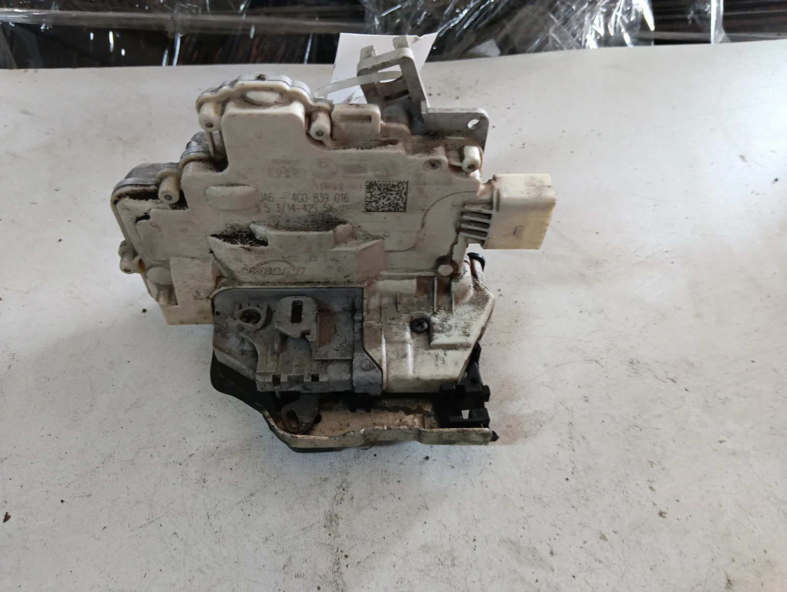 брава (задна дясна) 4G0839016 Audi A3