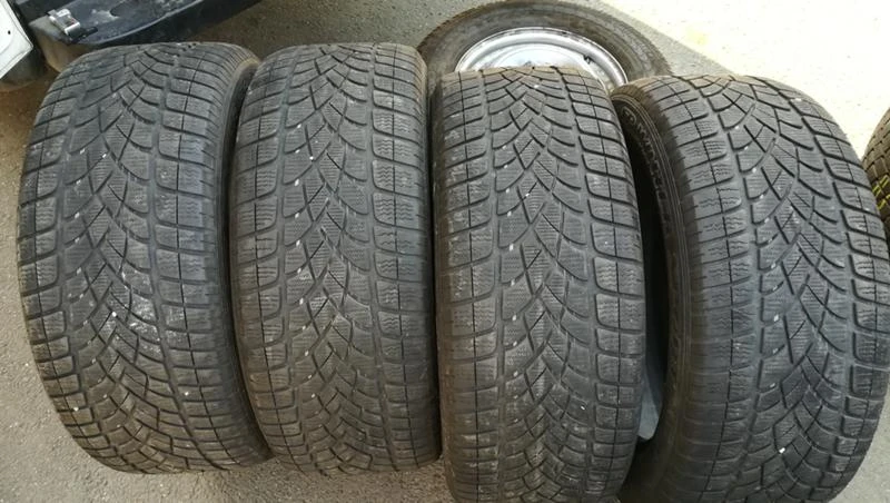 Гуми Зимни 265/50R19, снимка 1 - Гуми и джанти - 26740888