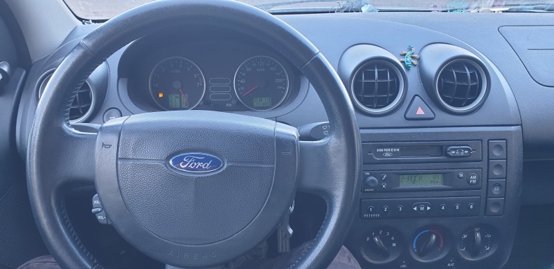 Ford Fiesta, снимка 4 - Автомобили и джипове - 45579105