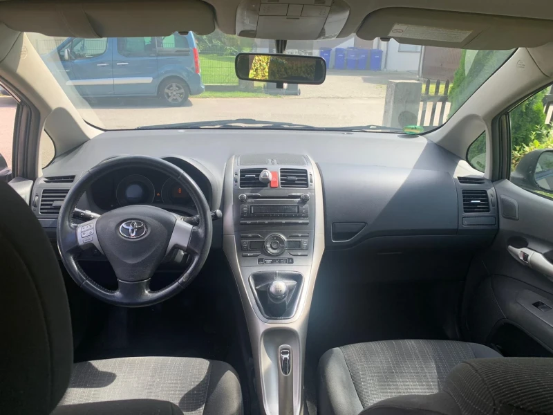 Toyota Auris 1.4, снимка 13 - Автомобили и джипове - 47447219