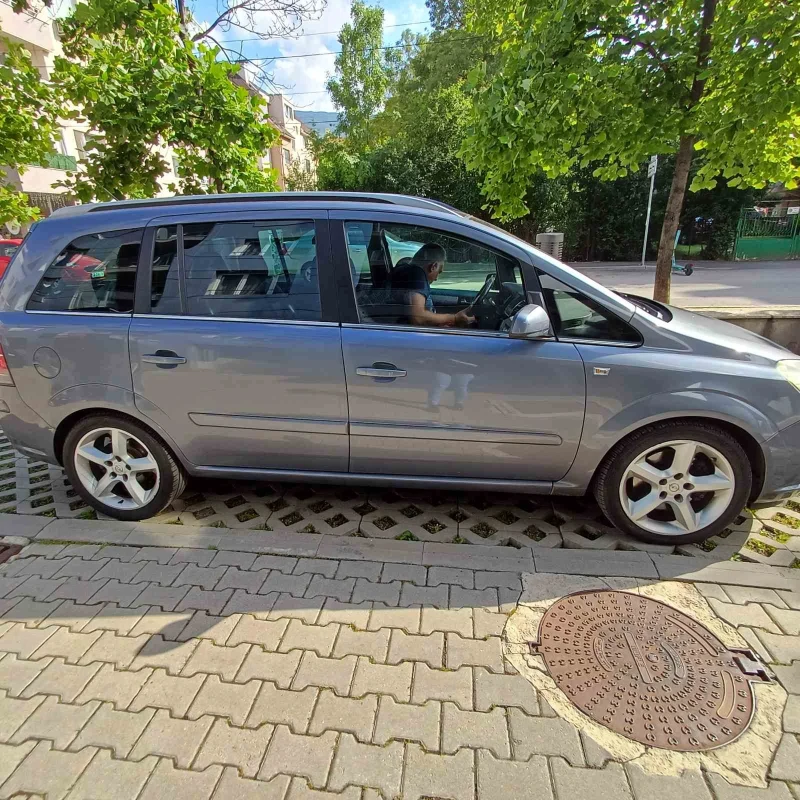 Opel Zafira 1.9 cdti, снимка 4 - Автомобили и джипове - 48666975