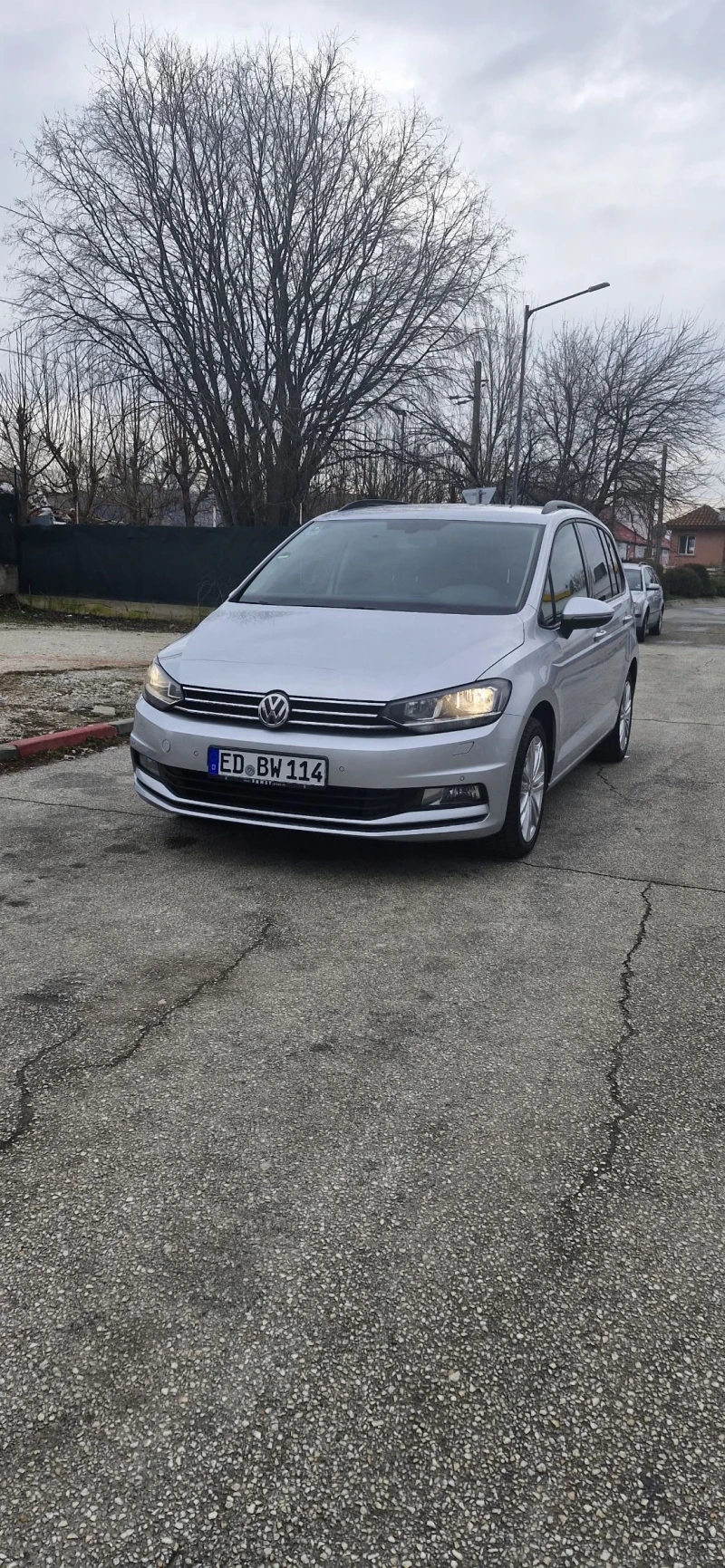 VW Touran 1.6 дизе 110к.с. Автоматик, Навигация, Фул екстри , снимка 3 - Автомобили и джипове - 49342744