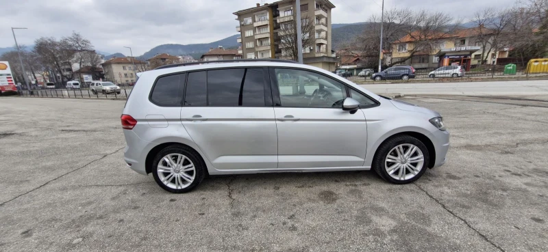 VW Touran 1.6 дизе 110к.с. Автоматик, Навигация, Фул екстри , снимка 5 - Автомобили и джипове - 49342744