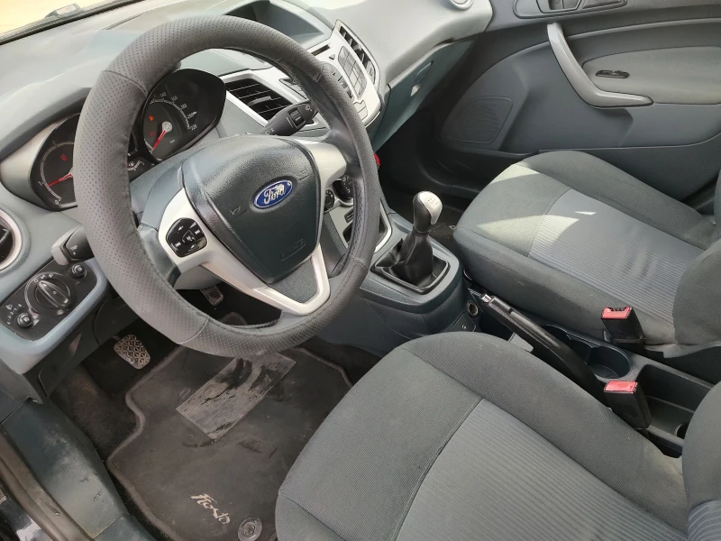 Ford Fiesta 1.6 Tdci, снимка 13 - Автомобили и джипове - 49503958