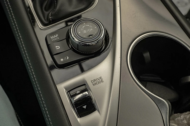 Infiniti Q 60/AWD/Подгрев/Камера/BOSE/Шибедах/Coupe, снимка 12 - Автомобили и джипове - 51726853