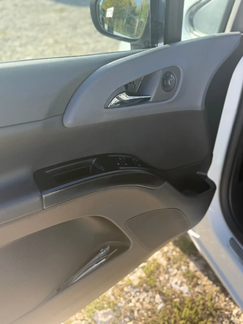 Opel Meriva 1.7DCI, снимка 10 - Автомобили и джипове - 52185970