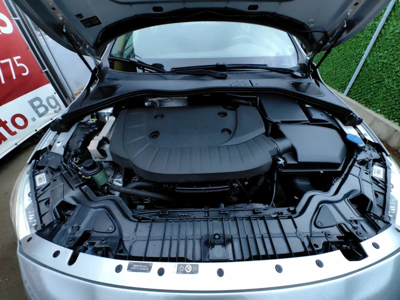 Volvo V60 Cross Country 2.4 D4-190к.с Euro-6b Momentum AWD, снимка 16 - Автомобили и джипове - 52372608