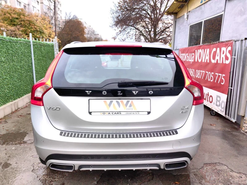 Volvo V60 Cross Country 2.4 D4-190к.с Euro-6b Momentum AWD, снимка 3 - Автомобили и джипове - 52372608