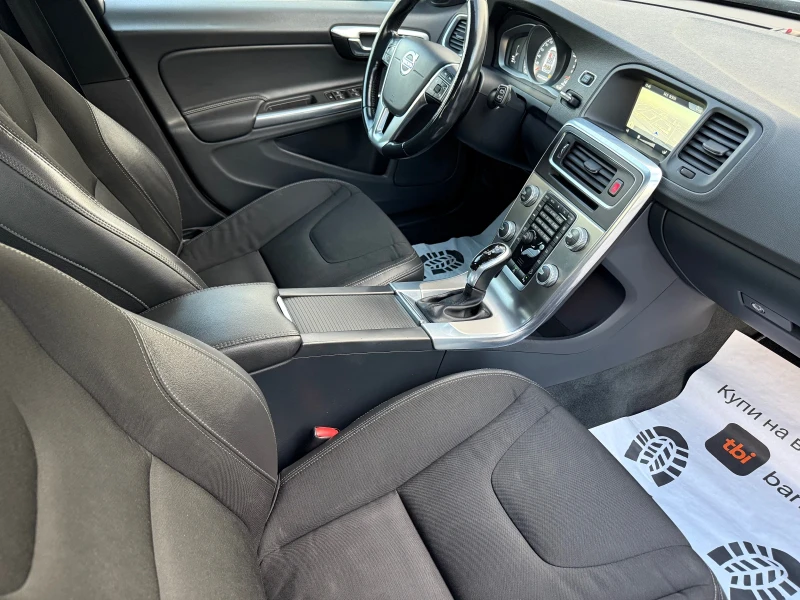 Volvo V60 Cross Country 2.4 D4-190к.с Euro-6b Momentum AWD, снимка 13 - Автомобили и джипове - 52372608