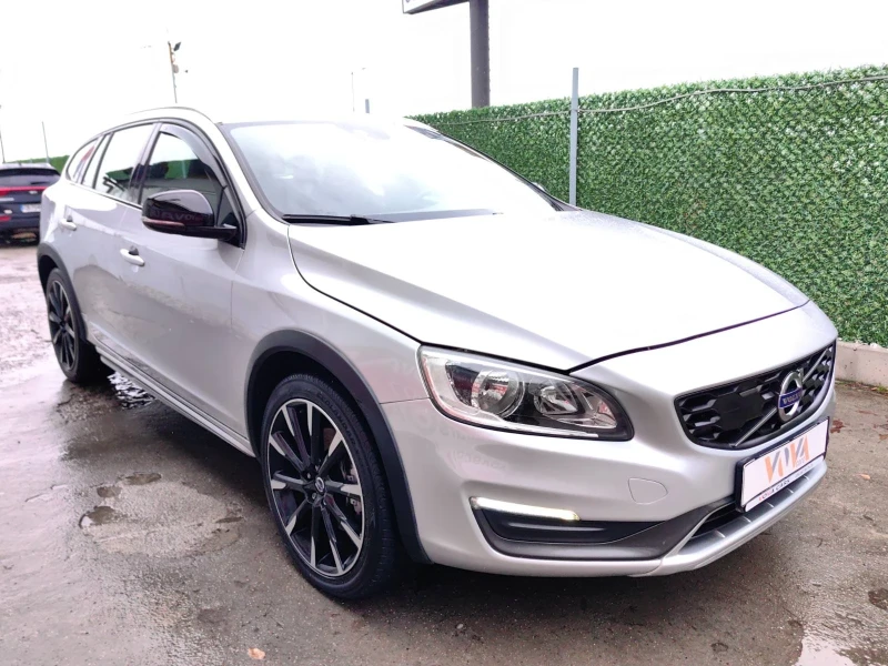 Volvo V60 Cross Country 2.4 D4-190к.с Euro-6b Momentum AWD, снимка 5 - Автомобили и джипове - 52372608