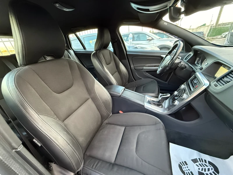 Volvo V60 Cross Country 2.4 D4-190к.с Euro-6b Momentum AWD, снимка 12 - Автомобили и джипове - 52372608