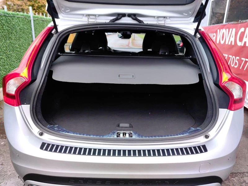 Volvo V60 Cross Country 2.4 D4-190к.с Euro-6b Momentum AWD, снимка 6 - Автомобили и джипове - 52372608
