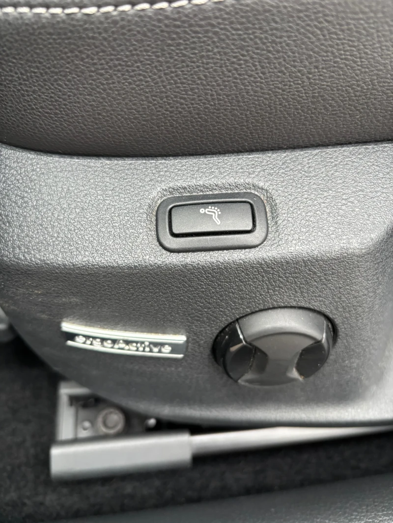 VW Golf 1.6 TDI, снимка 15 - Автомобили и джипове - 52563424