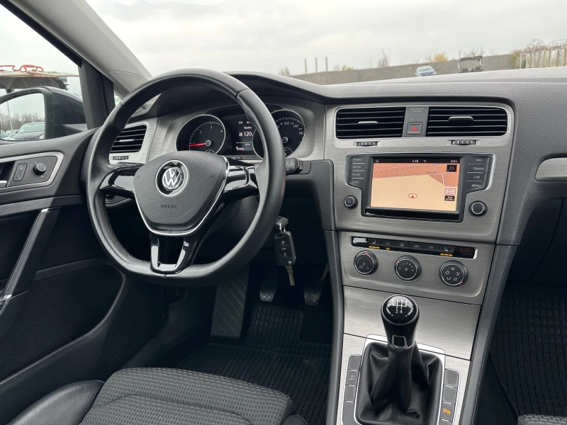 VW Golf 1.6 TDI, снимка 13 - Автомобили и джипове - 52563424