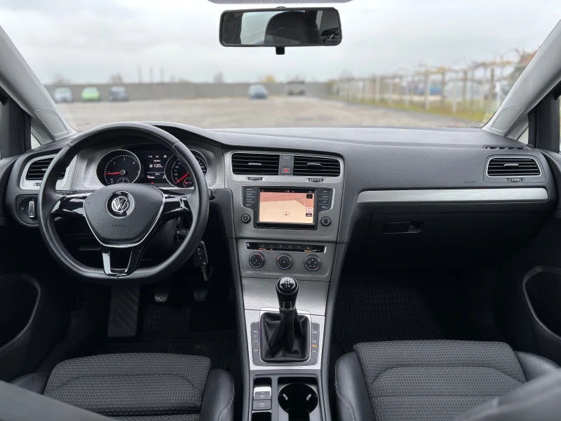 VW Golf 1.6 TDI, снимка 12 - Автомобили и джипове - 52563424
