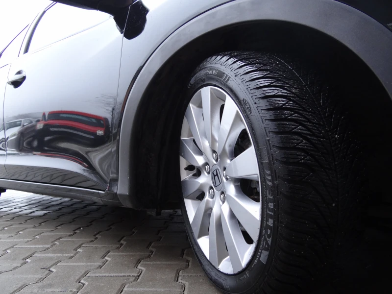 Honda Civic 1.8i-Auto/Koja/Navi/Panorama/Keyless/Xenon/Camera/, снимка 17 - Автомобили и джипове - 53061306