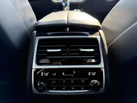 BMW 760 6.6 V12 * 25K KM * БЕЗ ИНЦИДЕНТИ * , снимка 14 - Автомобили и джипове - 55234324