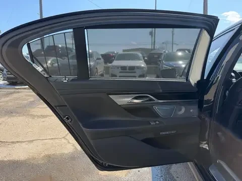 BMW 760 6.6 V12 * 25K KM * БЕЗ ИНЦИДЕНТИ * , снимка 12 - Автомобили и джипове - 55234324