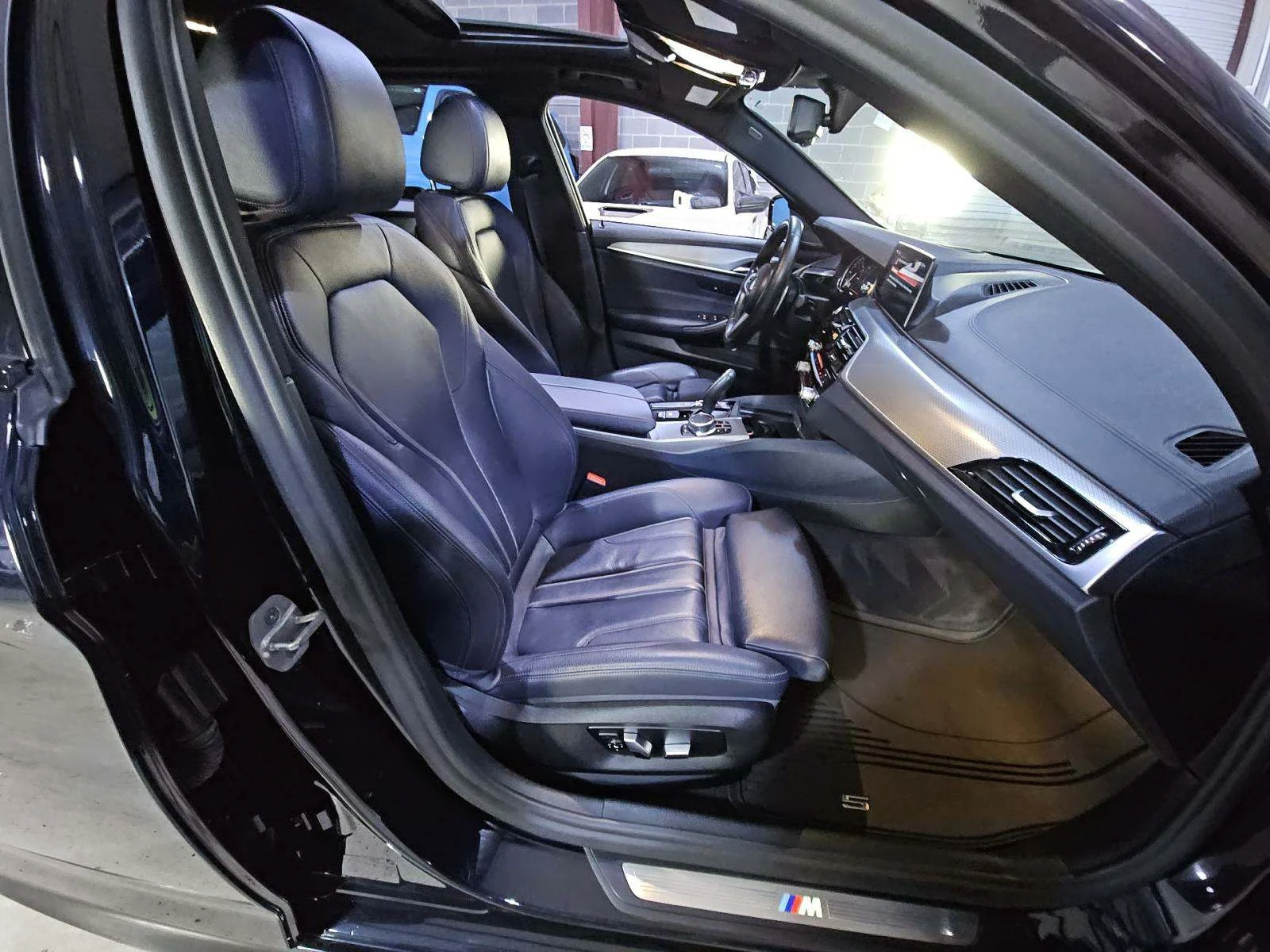 BMW 540 M-SPORT* * CLIMATE SEATS* * NAV* * PARK SENSORS* * - изображение 9