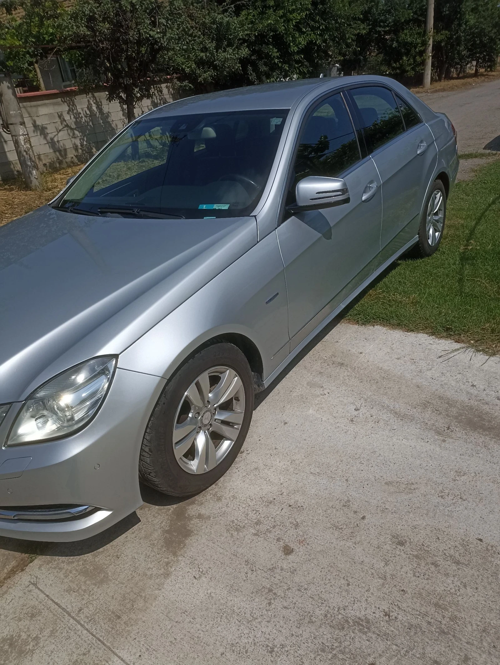 Mercedes-Benz E 220  - изображение 2