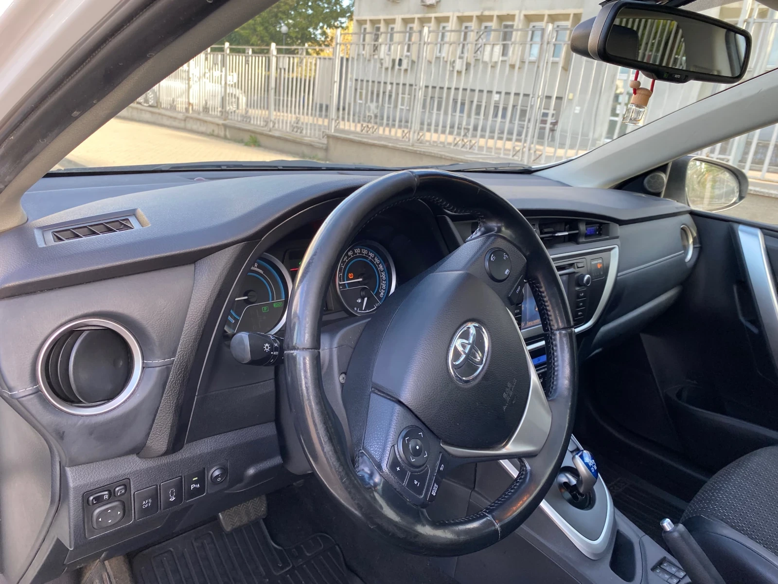 Toyota Auris 1.8 бензин/ ток - изображение 6